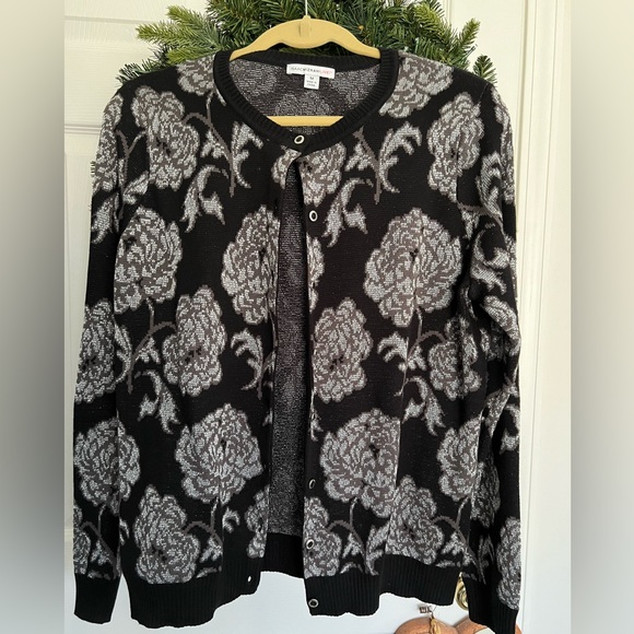 Isaac Mizrahi Sweaters - Isaac Mizrahi sweater euc size medium